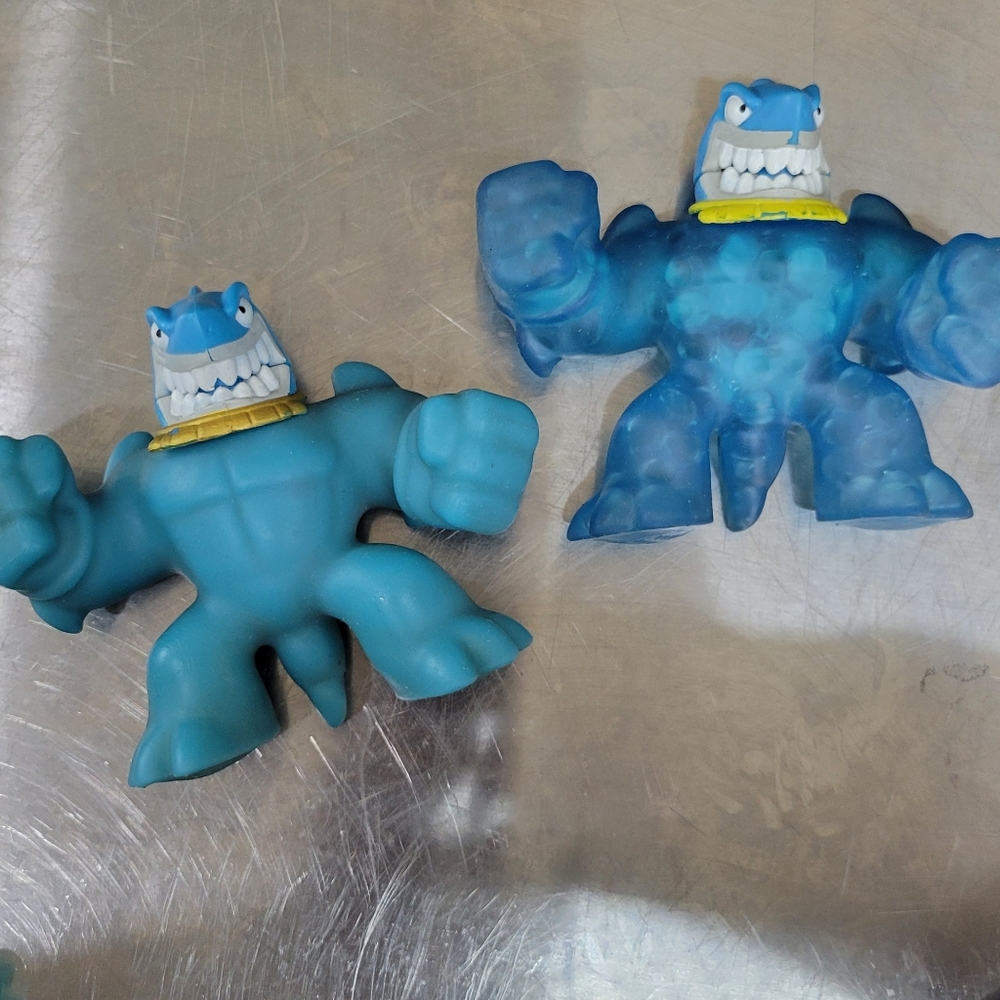 Heroes of Goo Jit Zu- Power Trash Chomp Attack Sharks